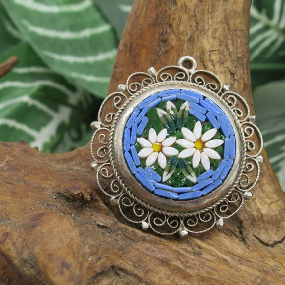 Vintage Italian Micro Mosaic Floral Pendant With Daisies & Scroll Design 1.25" - Picture 10 of 10